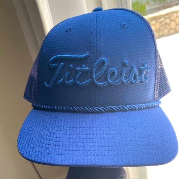 Navy blue Titleist golf hat adjustable